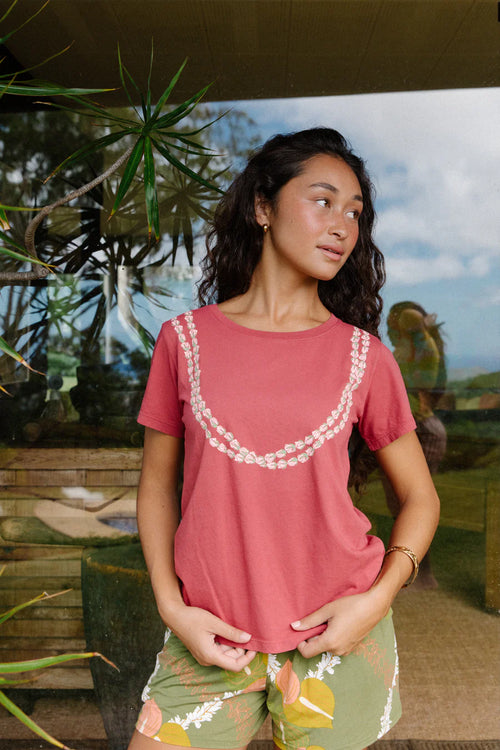 Lei Lokelani Women’s Tee in Rose